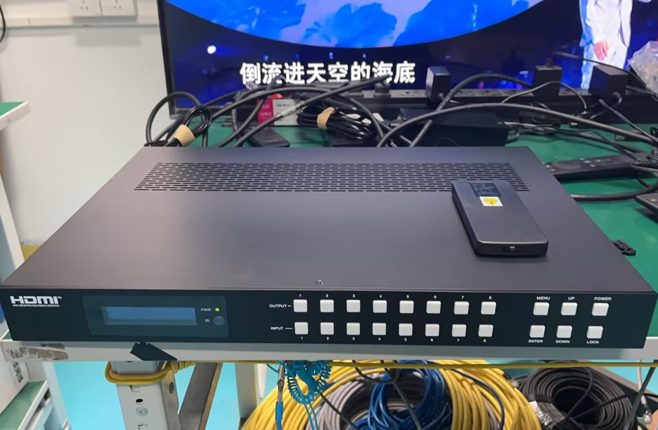 2.0 4K2K HDMI MATRIX SWITCH